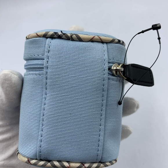 Burberry pouch 💯 authentic - Picture 3 of 8